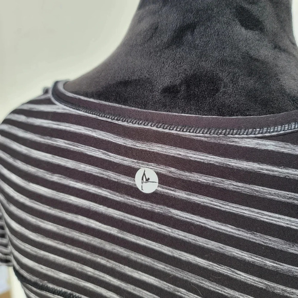 90 Degree Reflex Tank Top Athletic Gym Shirt Gray Knit Running Short Sleeve M - Picture 2 of 10